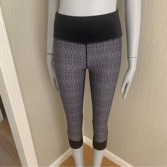 PRANA Lot of 3 Pair XS Leggings and Capri Pants Printed - Picture 8 of 16